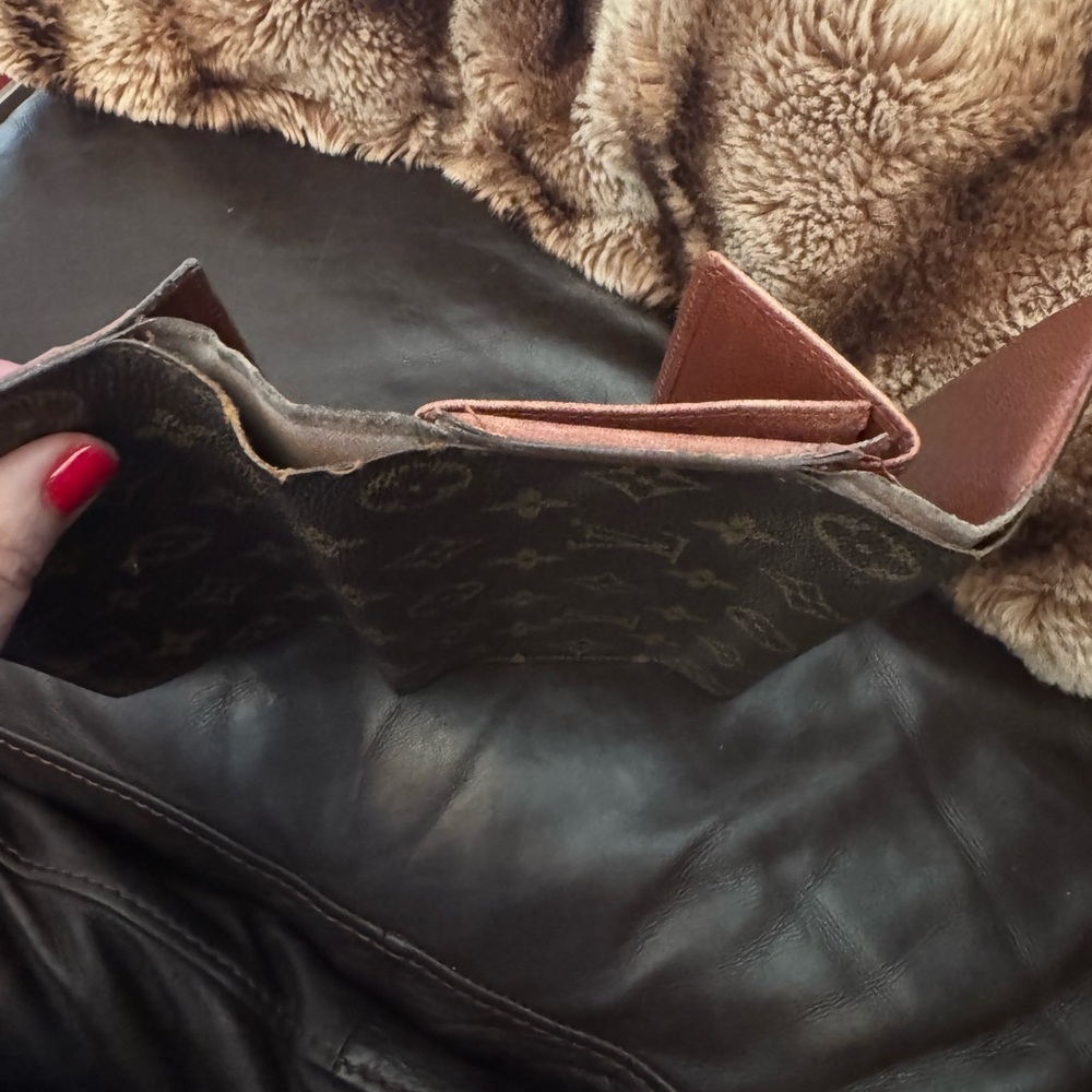 Louis Vuitton Vintage Sarah Monogram Wallet - Picture 12 of 13